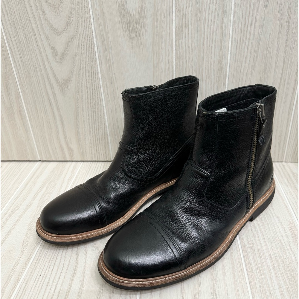 UGG Dalvin Boots